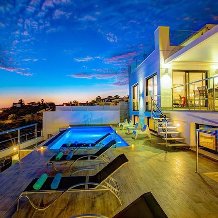 Mit Privatpool Fuer 10 Personen Ca 500 Qm In Costa, Andalusien Costa Del Sol Torrox