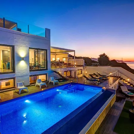 Mit Privatpool Fuer 10 Personen Ca 500 Qm In Costa, Andalusien Costa Del Sol *